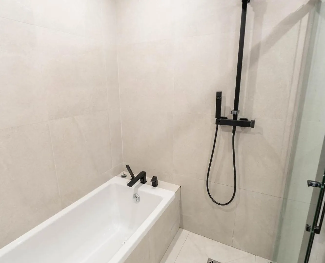 Magnifique Appartement Avec Piscine Et Jardin Nice