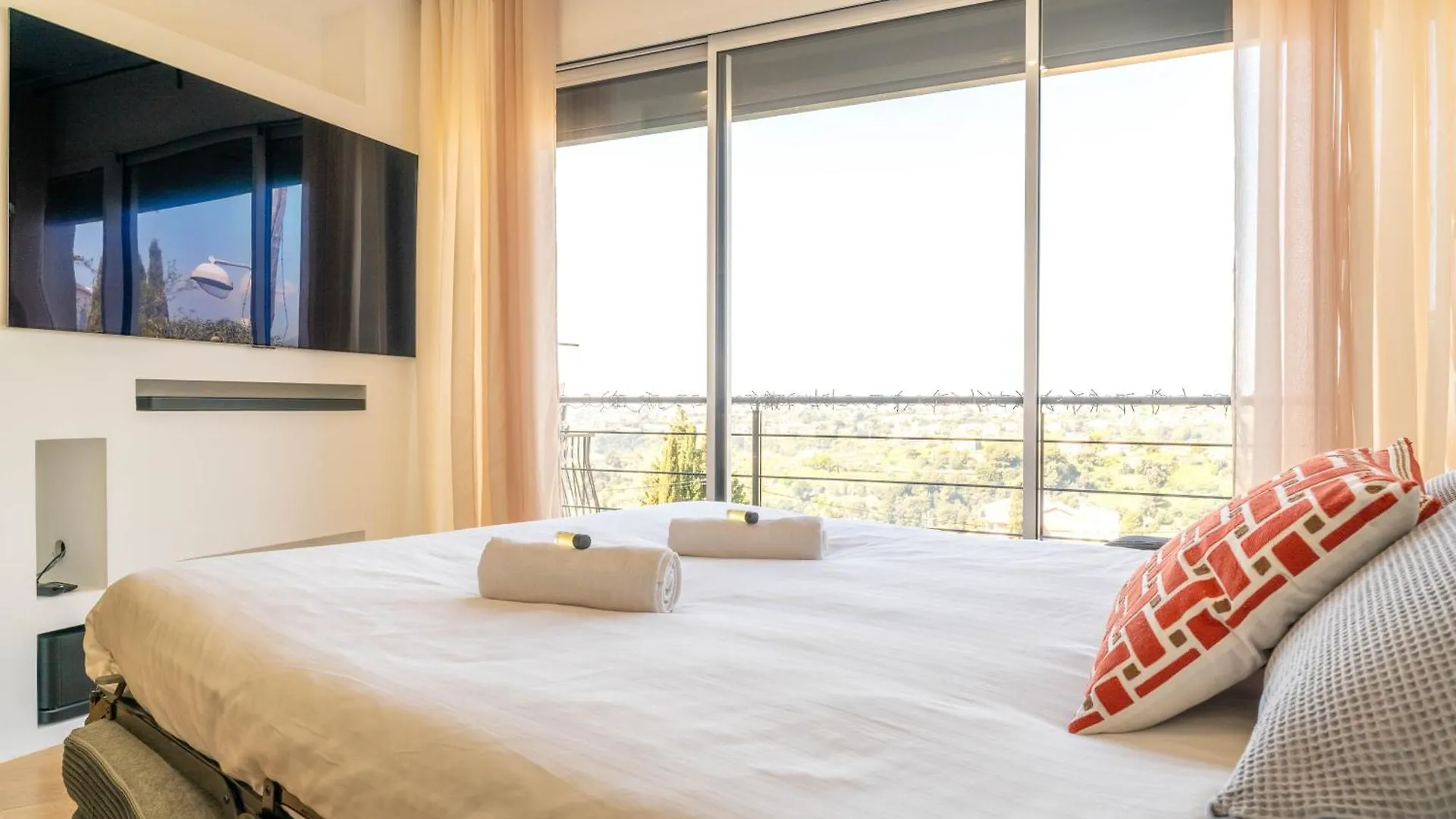 Magnifique Appartement Avec Piscine Et Jardin Nice France