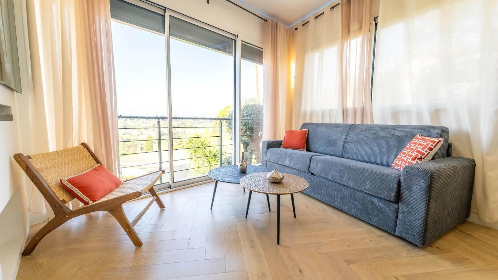 Magnifique Appartement Avec Piscine Et Jardin Nice
