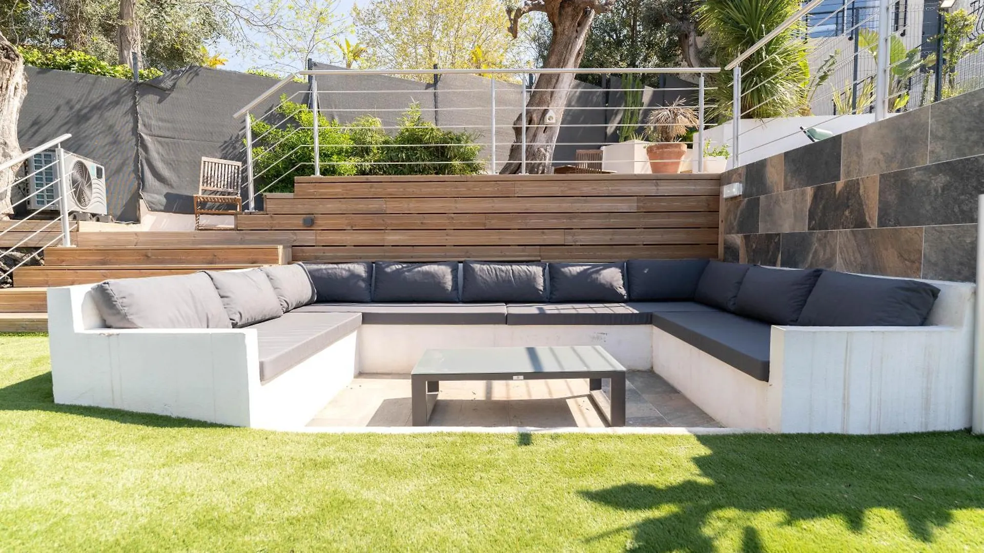 Magnifique Appartement Avec Piscine Et Jardin Nice Fransa